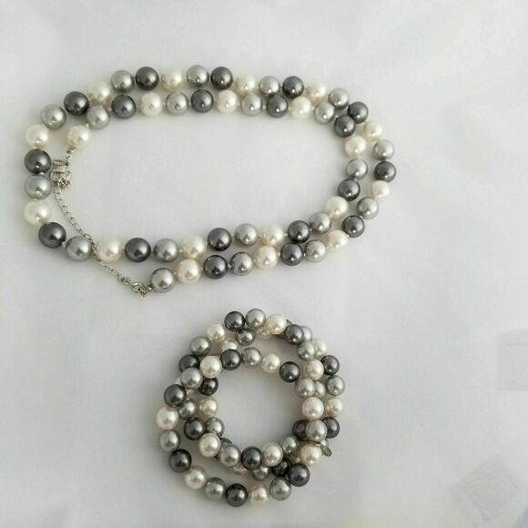 Signed Roman Faux Pearl Necklace and 3 Bracelets Set White Silver Gray Lot RMN - Picture 4 of 8